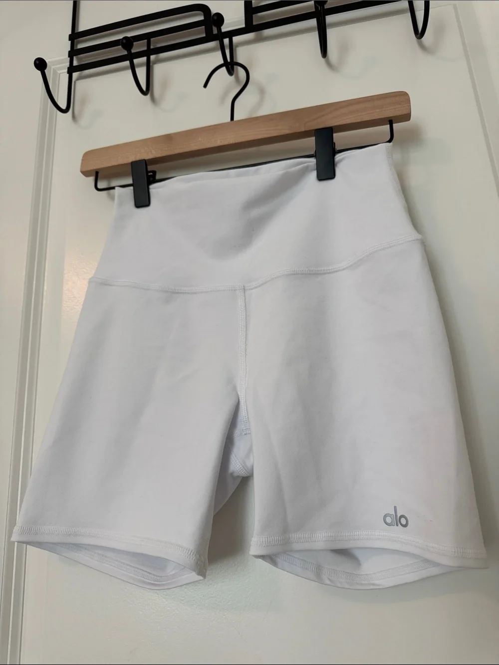 ALO Yoga Airbrush High Waist Biker Short White Size Small